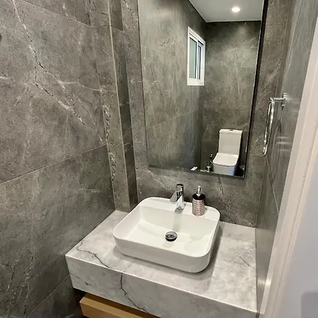 Amathus Modern Beachfront Flat *