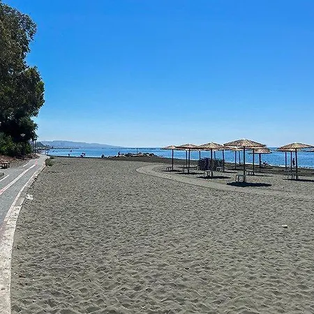 公寓 Amathus Modern Beachfront Flat *
