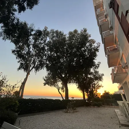 公寓 Amathus Modern Beachfront Flat 利马索尔