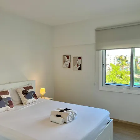 Amathus Modern Beachfront Flat Apartament