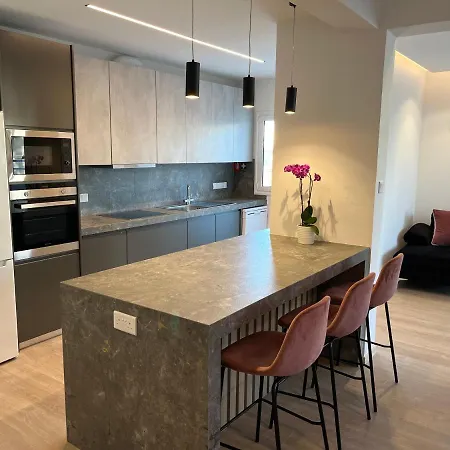 Amathus Modern Beachfront Flat