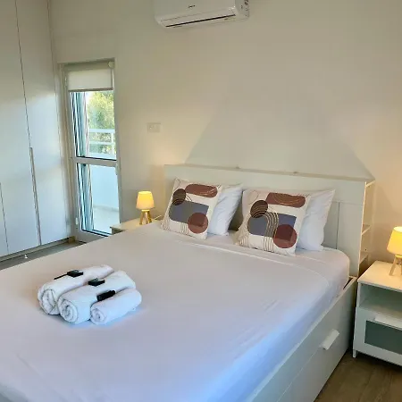 Amathus Modern Beachfront Flat *