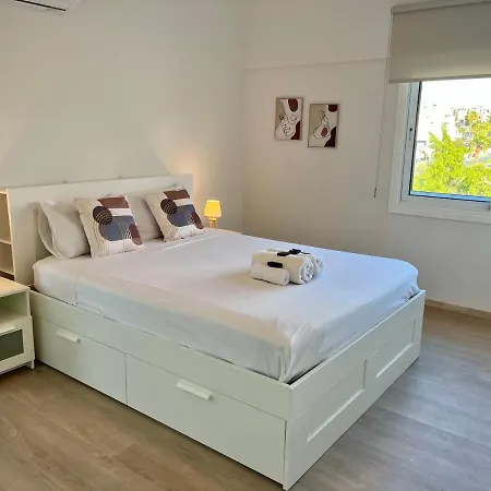 Amathus Modern Beachfront Flat