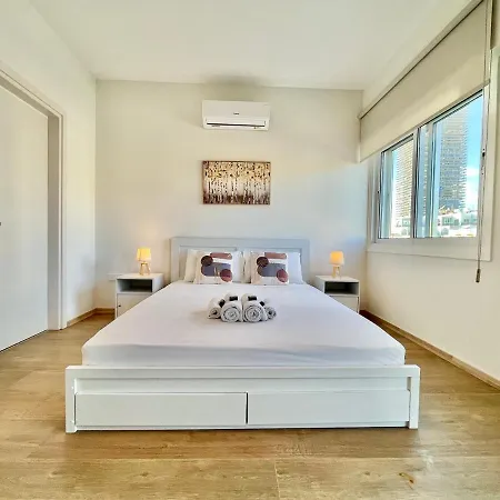 Amathus Modern Beachfront Flat