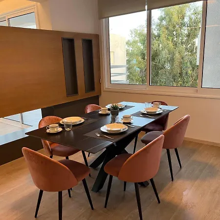 Amathus Modern Beachfront Flat *