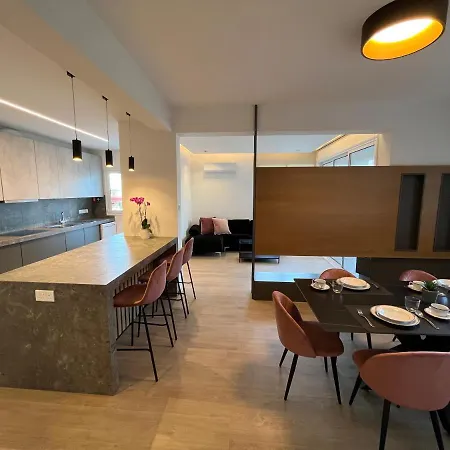 Amathus Modern Beachfront Flat *
