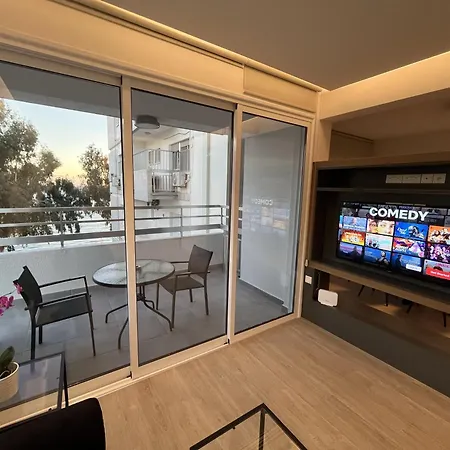 Amathus Modern Beachfront Flat *